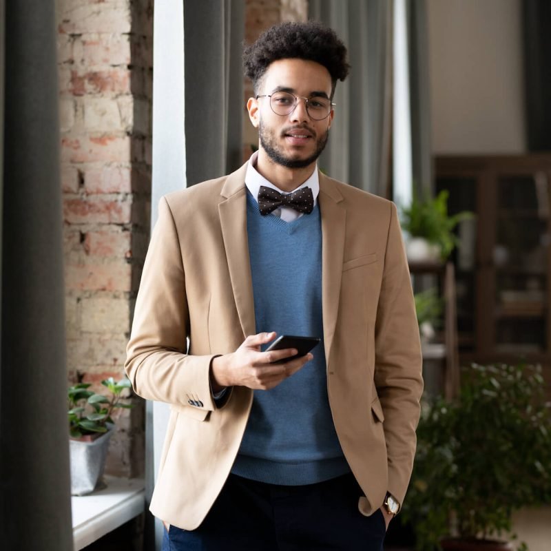 Homme d'affaires avec un téléphone portable